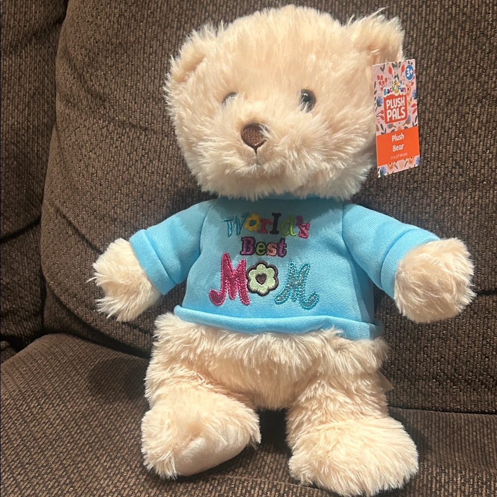 Brand New Plush Pals Beige Teddy Bear wearing Worlds Best Mom Blue Shirt